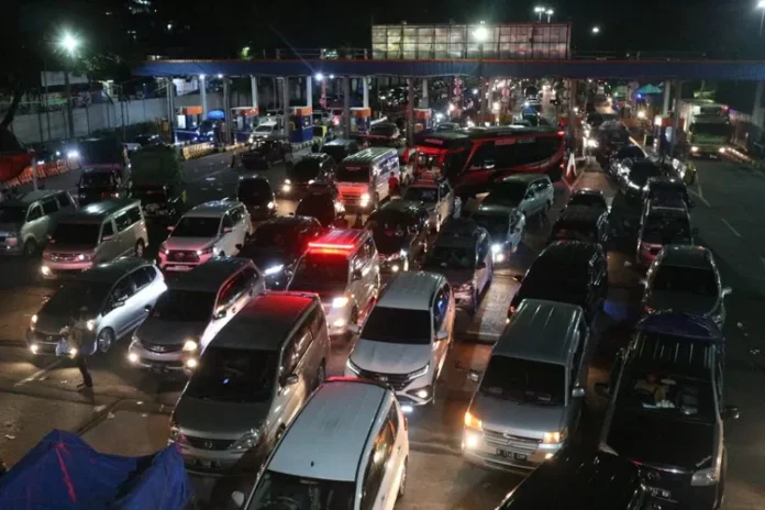 2Beginilah Gambaran Arus Mudik 2023 Menjaga Keselamatan Selama Perjalanan Suasana Harus Mudik Beginilah Gambaran Arus Mudik 2023 Menjaga Keselamatan Selama Perjalanan Suasana Harus Mudik